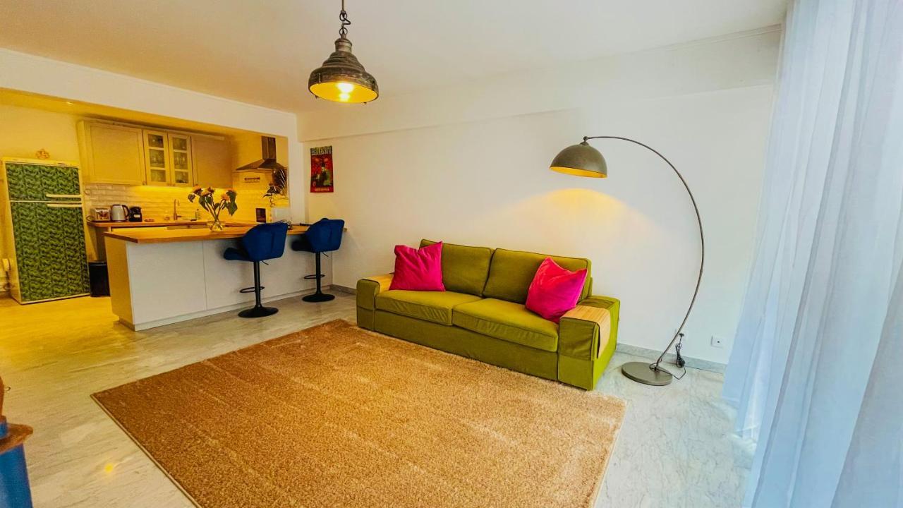 Elegant, Spacious, Central Apartment Nisa Exterior foto